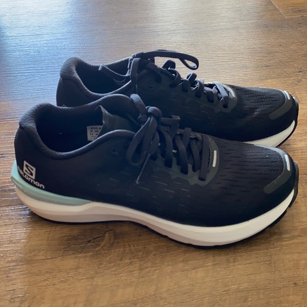 Salomon Sonic Balance women’s running shoes. Size 8.